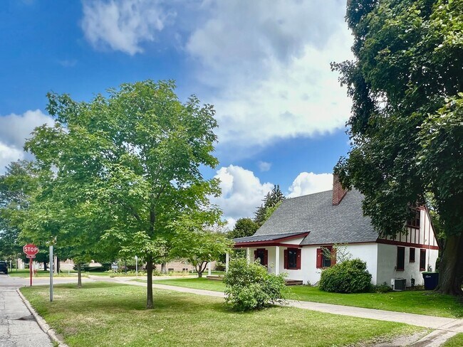 Photo - The Ideal TC Downtown Retreat