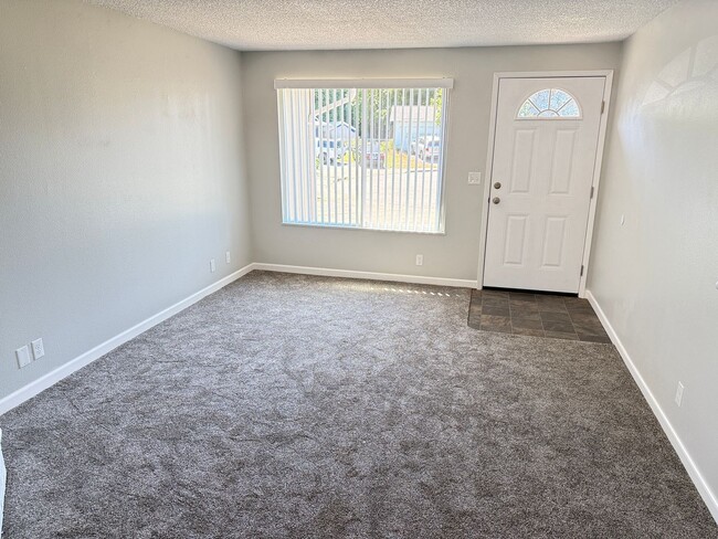 Photo - Updated 2 bedroom 1 bathroom dulpex in Springfield!