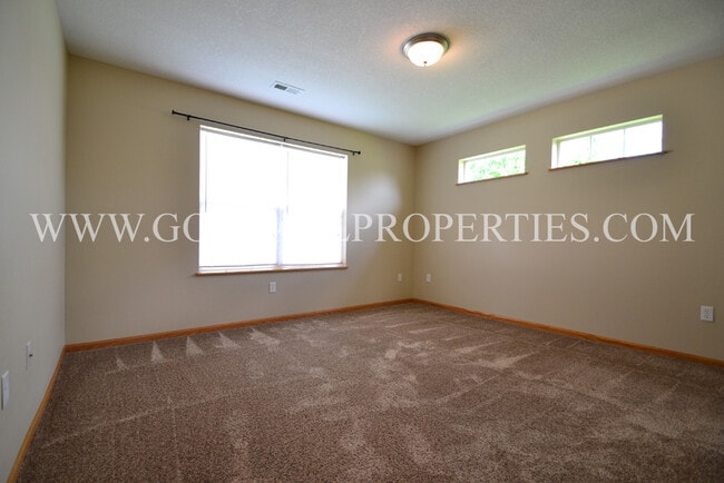 Photo - 3 bedroom, 2.5 Bath Townhome in Urbandale