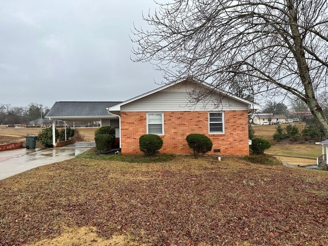 Photo - 3 Bed/2 Bath in Seneca, SC