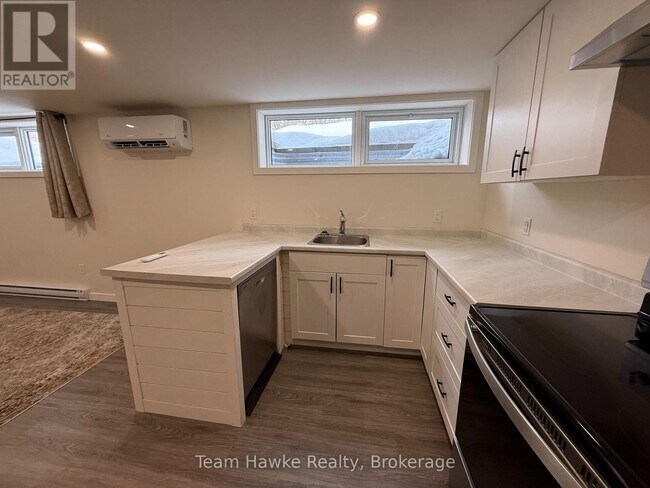 Photo - 630 Bayview Dr