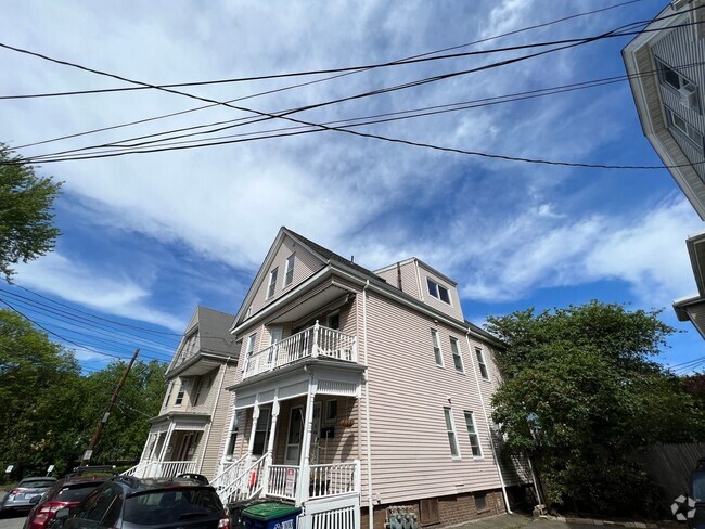 Building Photo - Huge 2 bed in Somerville Rental