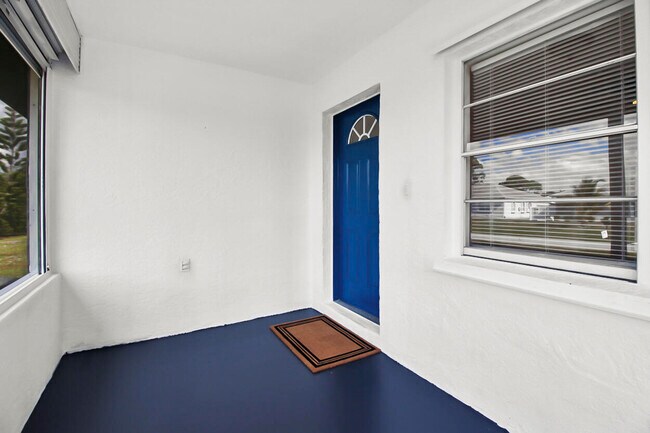 Photo - 313 NW Dorchester St