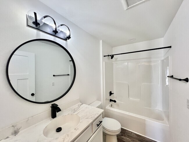 Photo - 3834 Lucey St