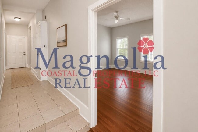 First floor 2 bedroom unit in the Heart of Downtown Savannah!