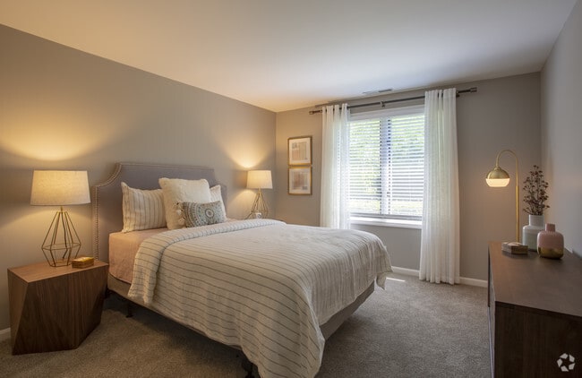 3BR,2BA,1590SF