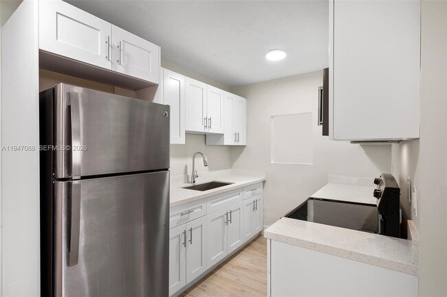 Building Photo - 1330 W 29th St Unit 35