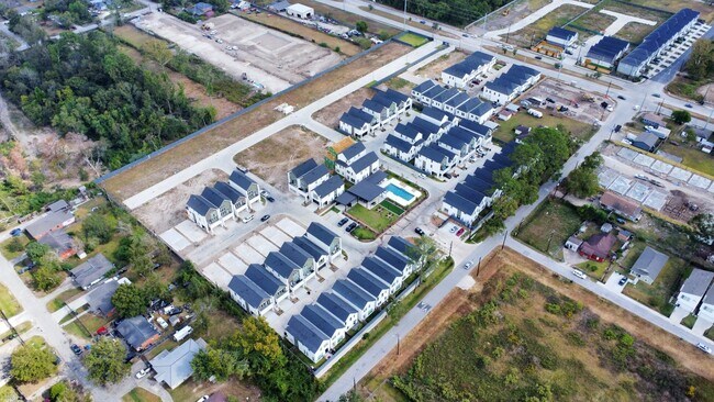 Photo - 1107 Highland Square Ln