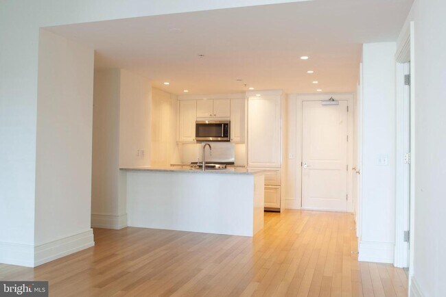 Photo - 130 S 18th St Unit 603