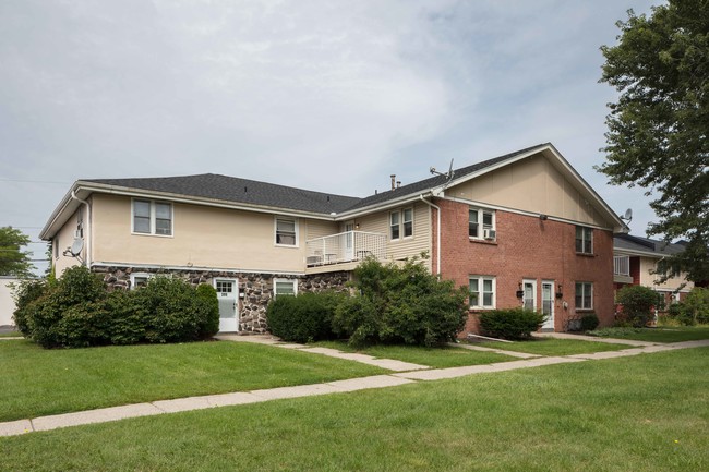 Exterior - Fountainview West Apartments