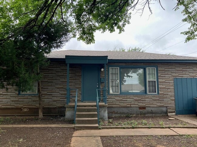 Building Photo - 2104 NW Denver Ave