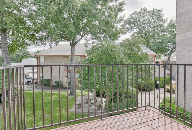 Building Photo - 12955 Woodforest Blvd Unit 54