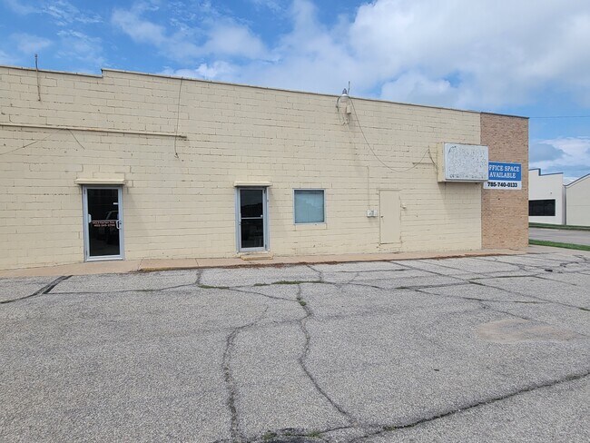 Photo - Falls City Plaza Unit 1