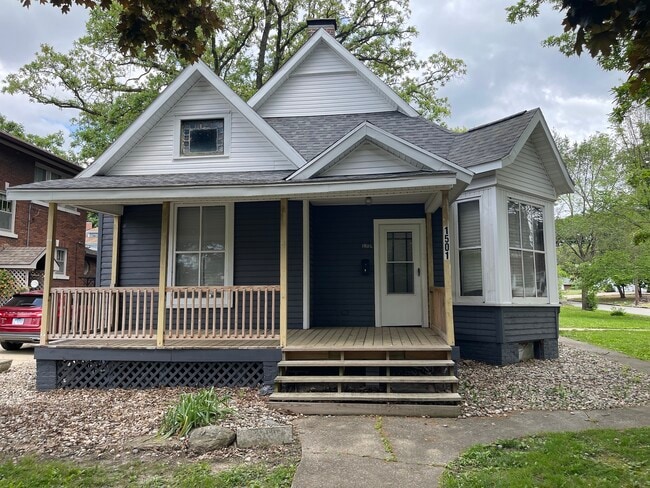 Photo - 1501 N Walnut St House
