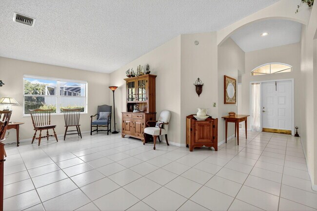 Photo - 1520 S Club Dr