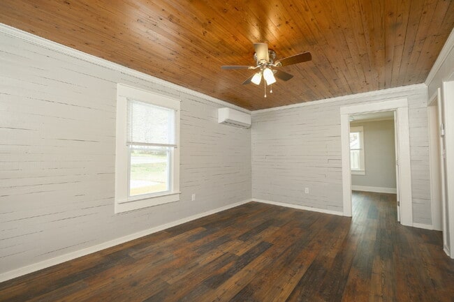 Photo - Welcome to 204 Oakland!