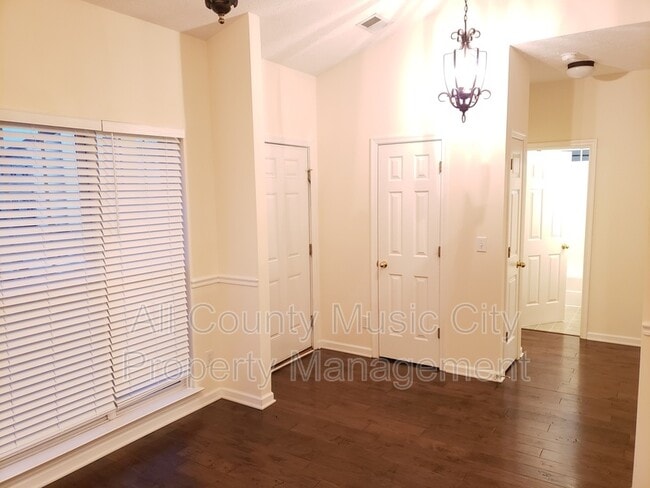 Photo - 905 Weatherside Ct