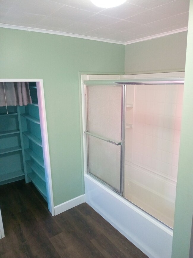 Photo - 2247 Charles St