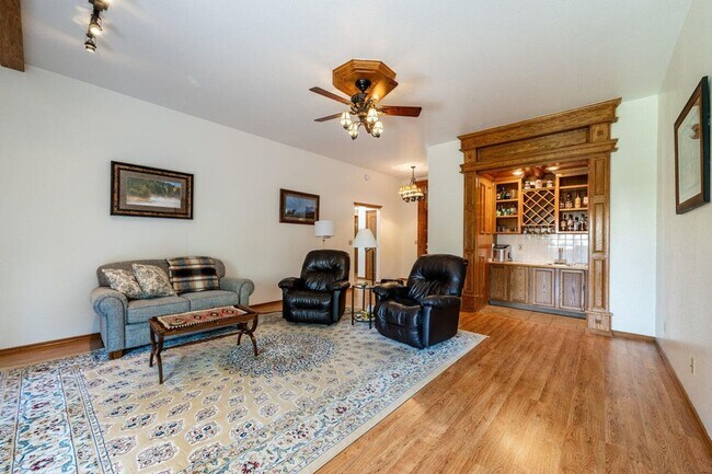 Photo - Beautiful 3 bed 2 bath home with garage for rent