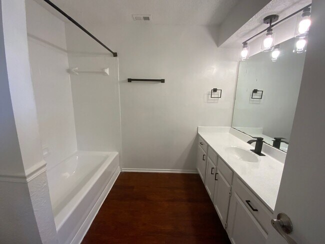 Photo - 9611 Woodvale-