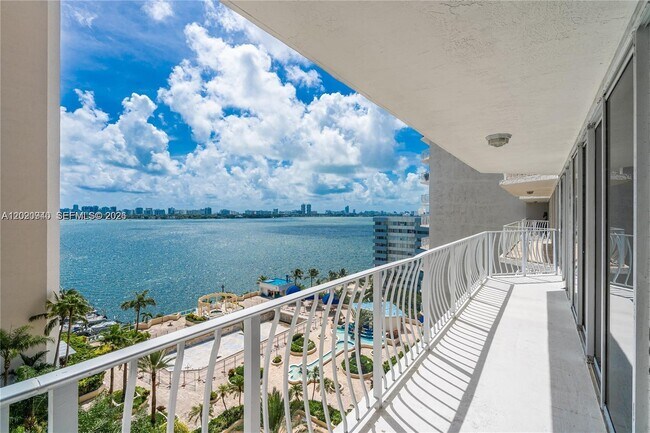 Photo - 7601 E Treasure Dr Unidad 910