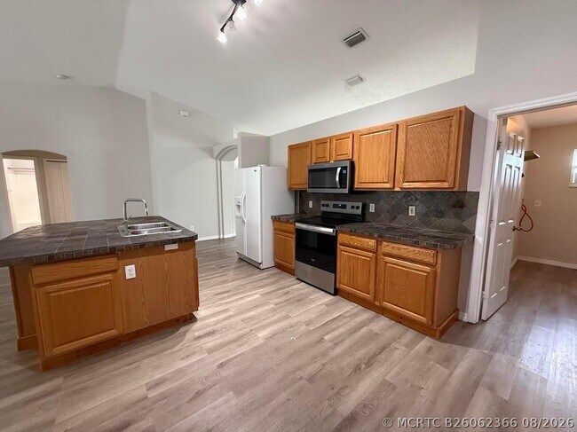 548 SW Undallo Rd