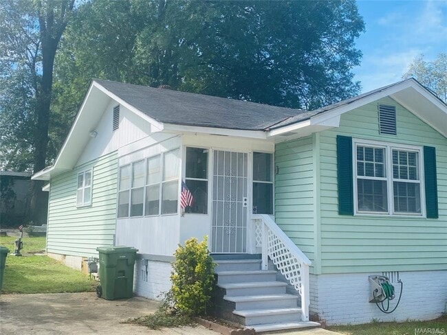 Photo - 2048 Midway St