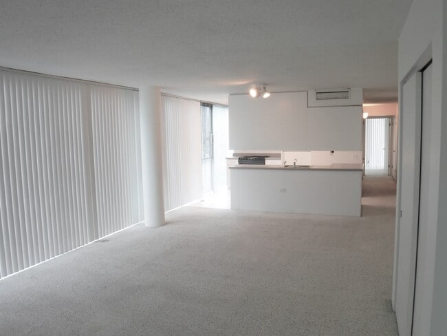 Building Photo - 3115 S Michigan Ave Unit 307 Rental