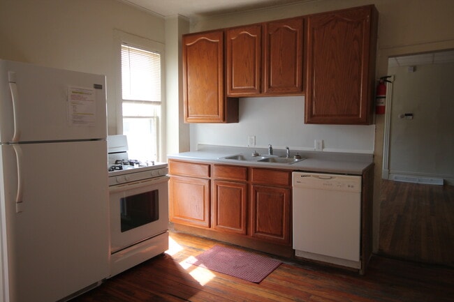 Photo - 832 W Walnut St