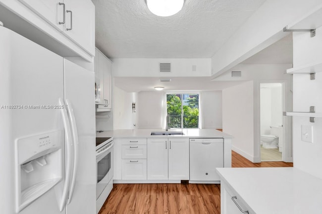 Photo - 1655 NE 115th St