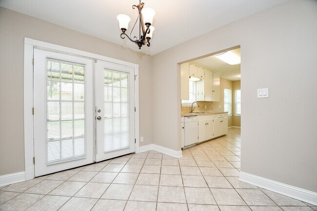 Photo - 1957 Norcrest Dr Casa