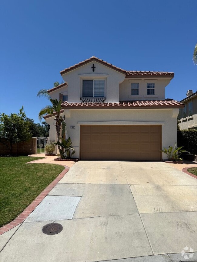 Building Photo - 3 bed, 2 1/2 bath home in gated Wood Ranch...