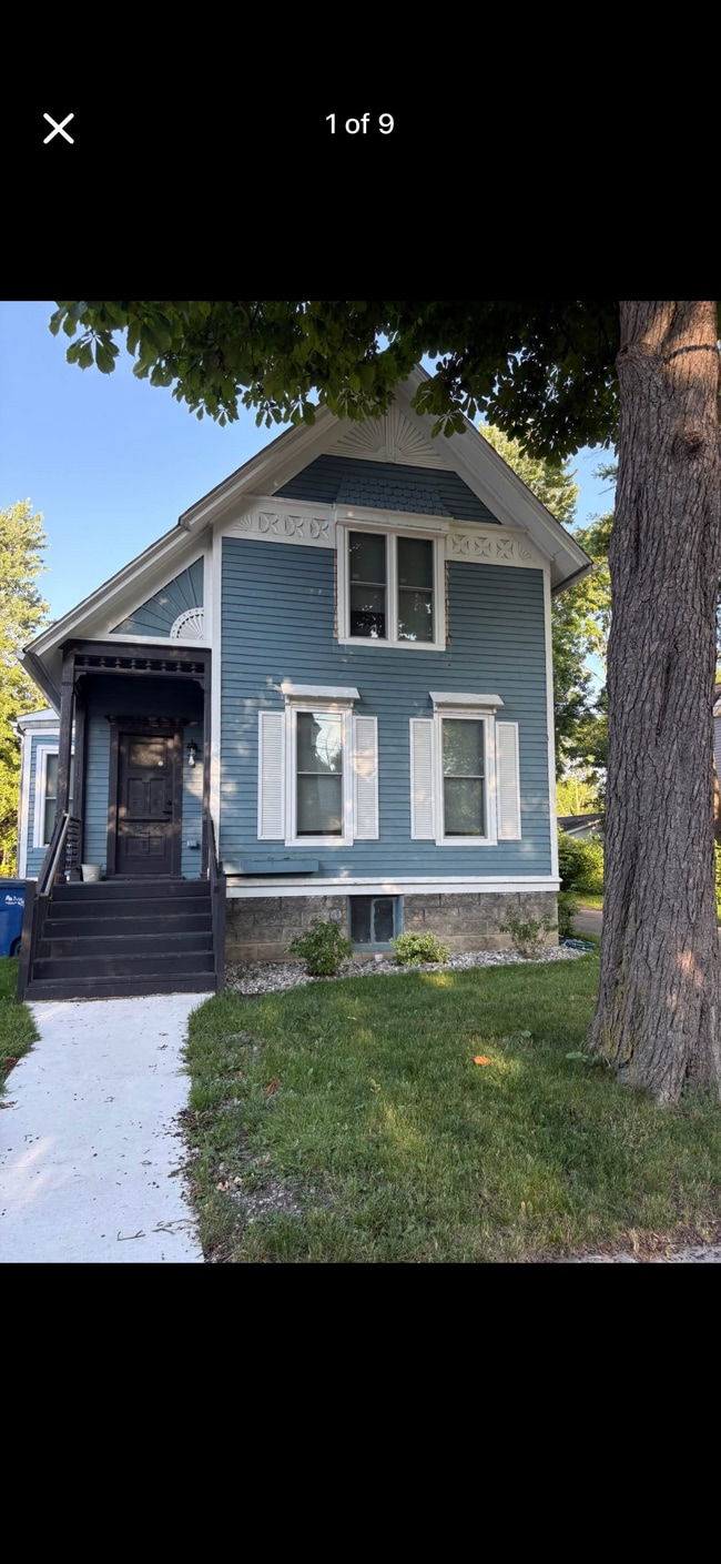 Building Photo - 216 N Sheridan St Unit #2