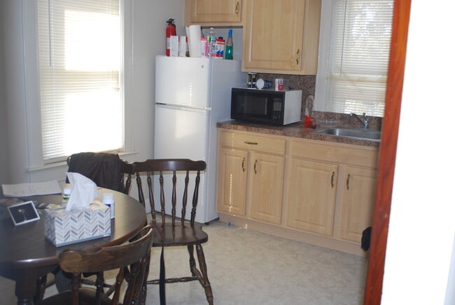 Eat-In Kitchen - 111 S Main St Unit 2nd Floor