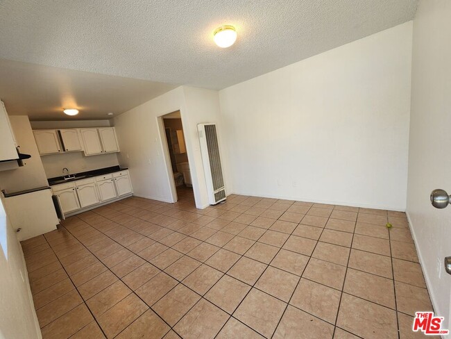 Photo - 807 E Vernon Ave