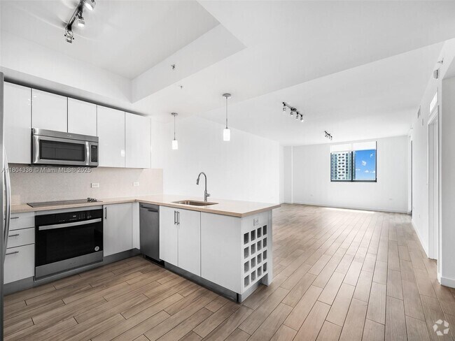 Building Photo - 999 SW 1st Ave Unit 2213 Rental