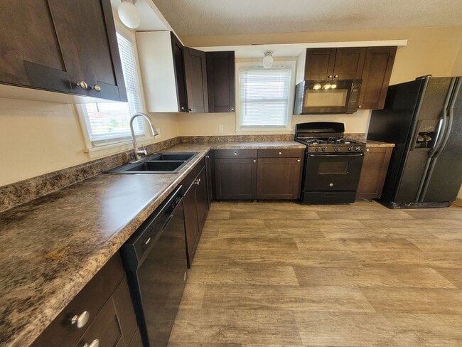 Photo - 2 Bedroom, 1 Bathroom Home 5 Minutes from ...