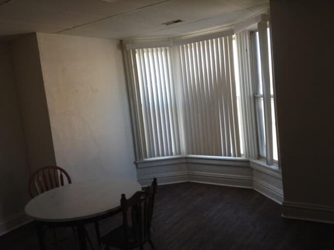 Photo - Small Affordable Downtown Davenport Studio Unidad Apt #7