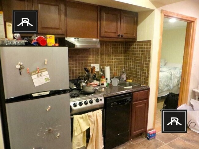 Building Photo - 2 bedroom in Brookline MA 02446 Unit 4 Rental