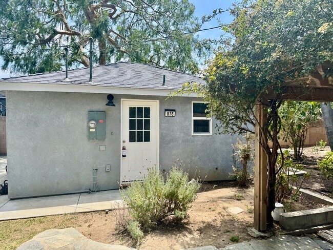 Building Photo - 874-876 North Orange St Unit #876 Rental