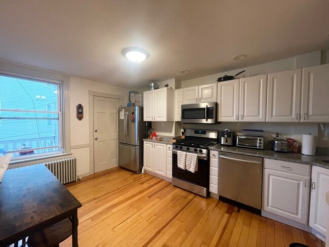 Photo - 150 L St Unit 2