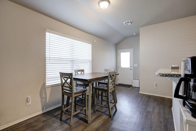 Photo - 3 bed 2 bath 2 car garage only two years o...