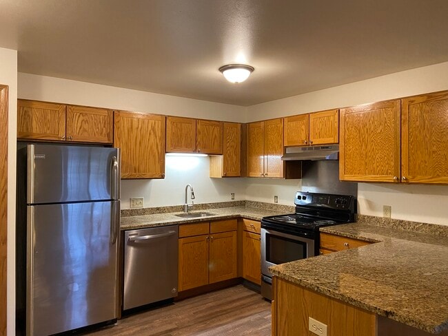 Gourmet Kitchen W. GRANITE - 2039 S Main St Apartment Unit 3
