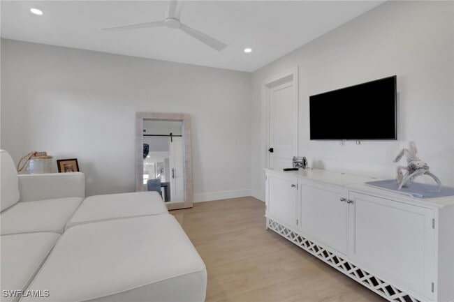 Building Photo - 12945 Vanderbilt Dr Unit 509