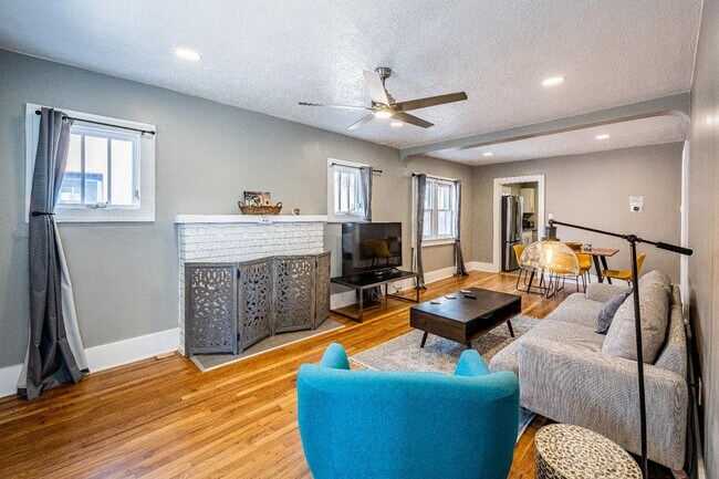 Photo - 722 Marquette Ave NW