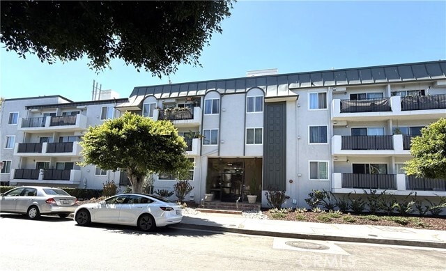 Building Photo - 8163 Redlands St Unit 44
