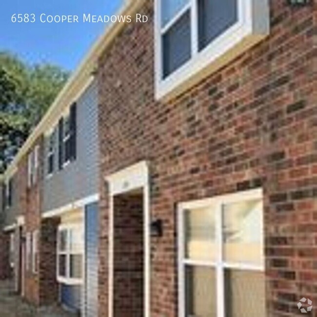 Building Photo - 2 Bed 2.5 Bath - Updated, Scenic, Convenient Rental