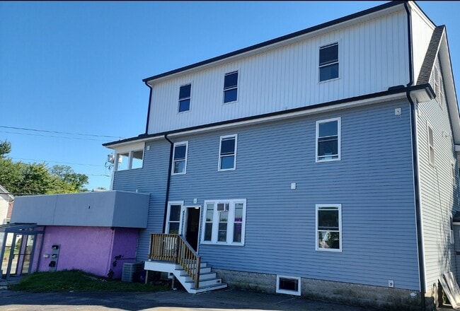 Photo - 670 Killingly St Unidad 1st Floor