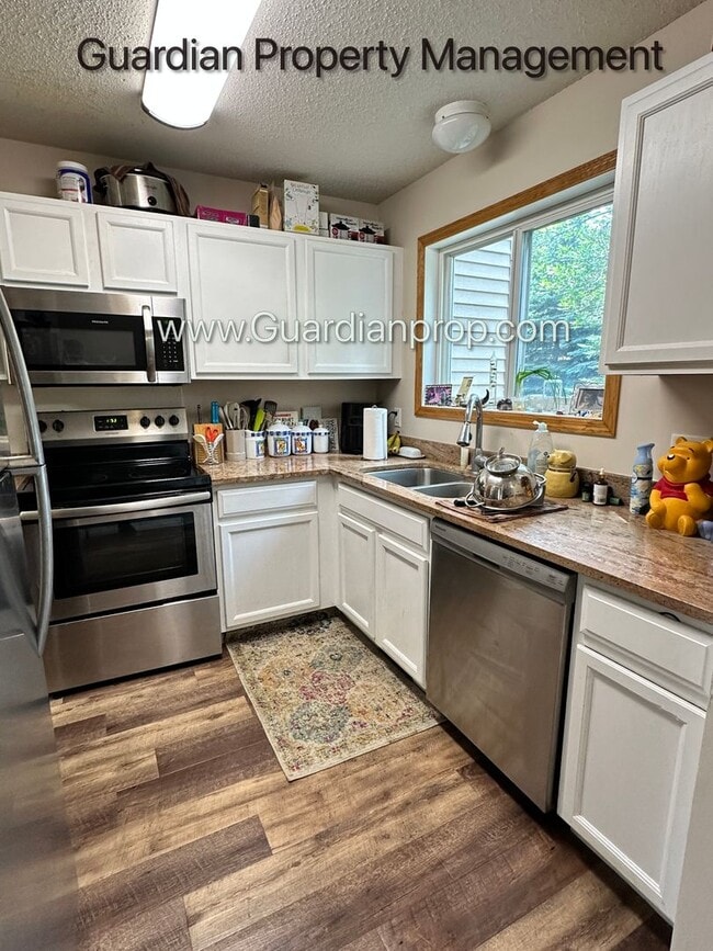 Photo - Prior Lake Town Home, 1 Car Garage, W/D, Walk out Patio, Dishwasher Available Sept