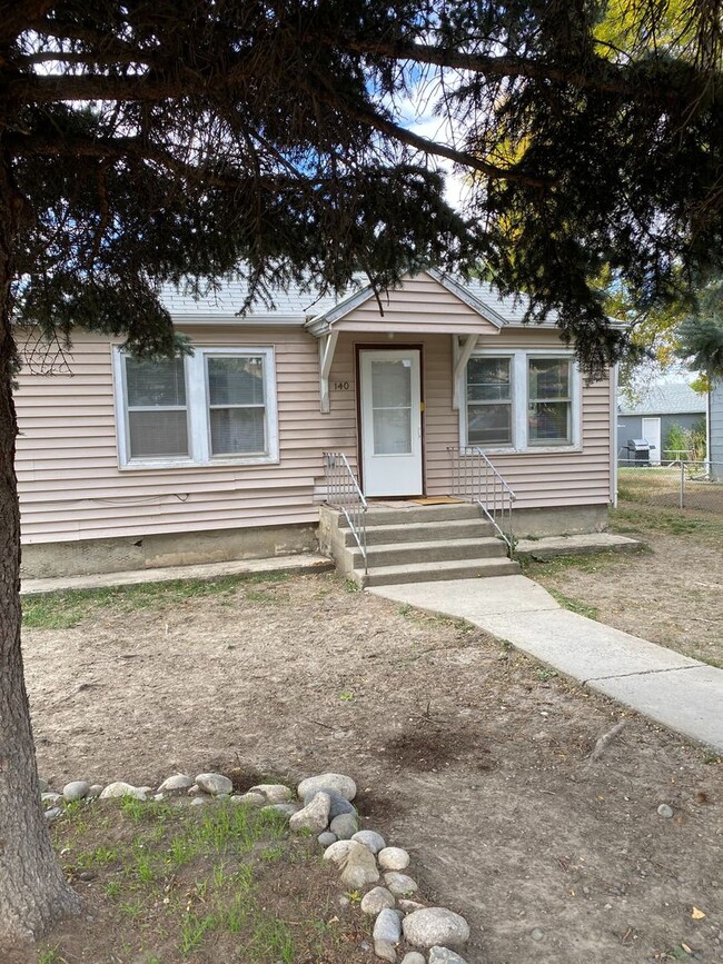 Renovated 2 bedroom, 1 bathroom home on So... - Renovated 2 bedroom, 1 bathroom home on So...